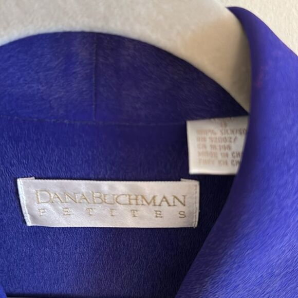 Dana Buchman Purple flocked silk button up blouse - Picture 4 of 4
